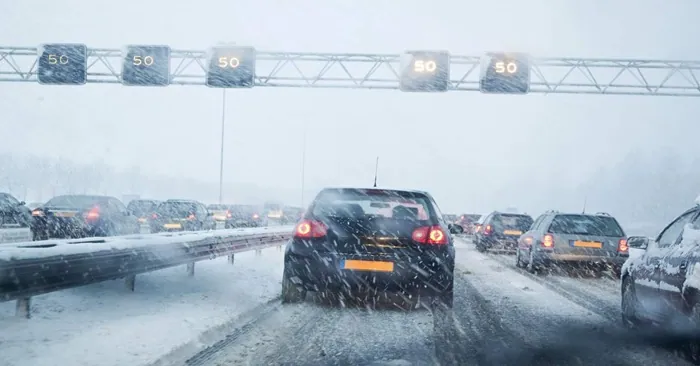 How to Stay Safe While Driving in Bad Weather